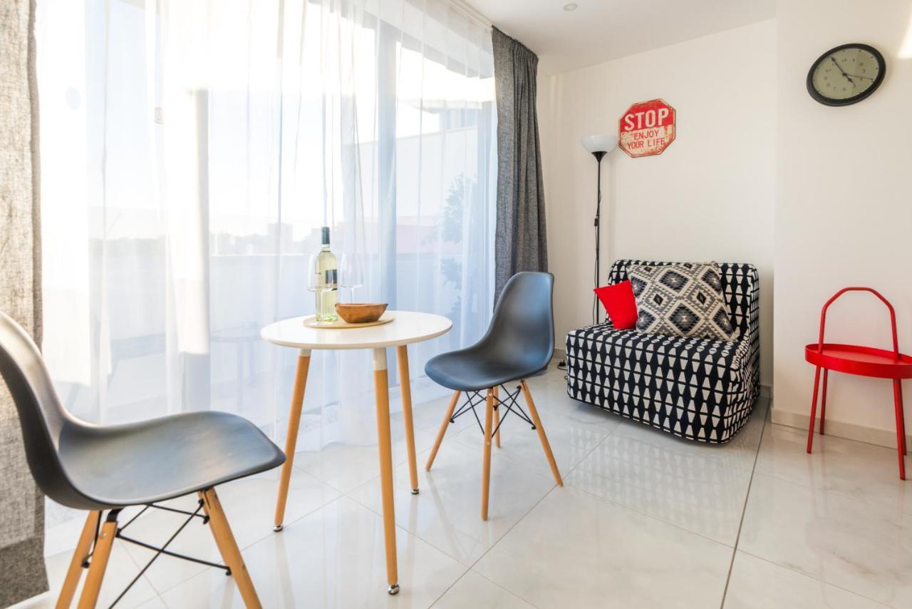 Six Apartments Ларнака Экстерьер фото